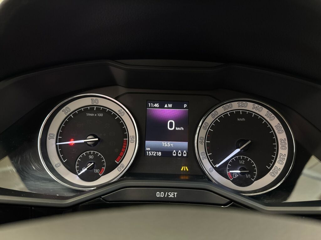 Skoda Superb 2018 Ruskea (beige)