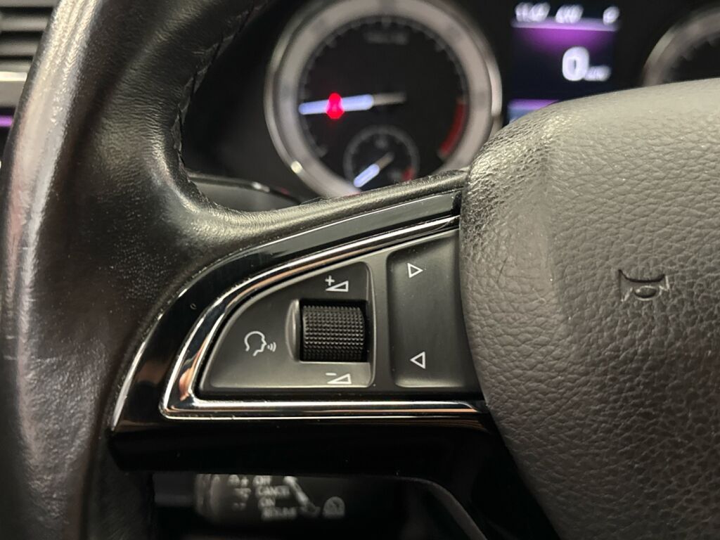 Skoda Superb 2018 Ruskea (beige)