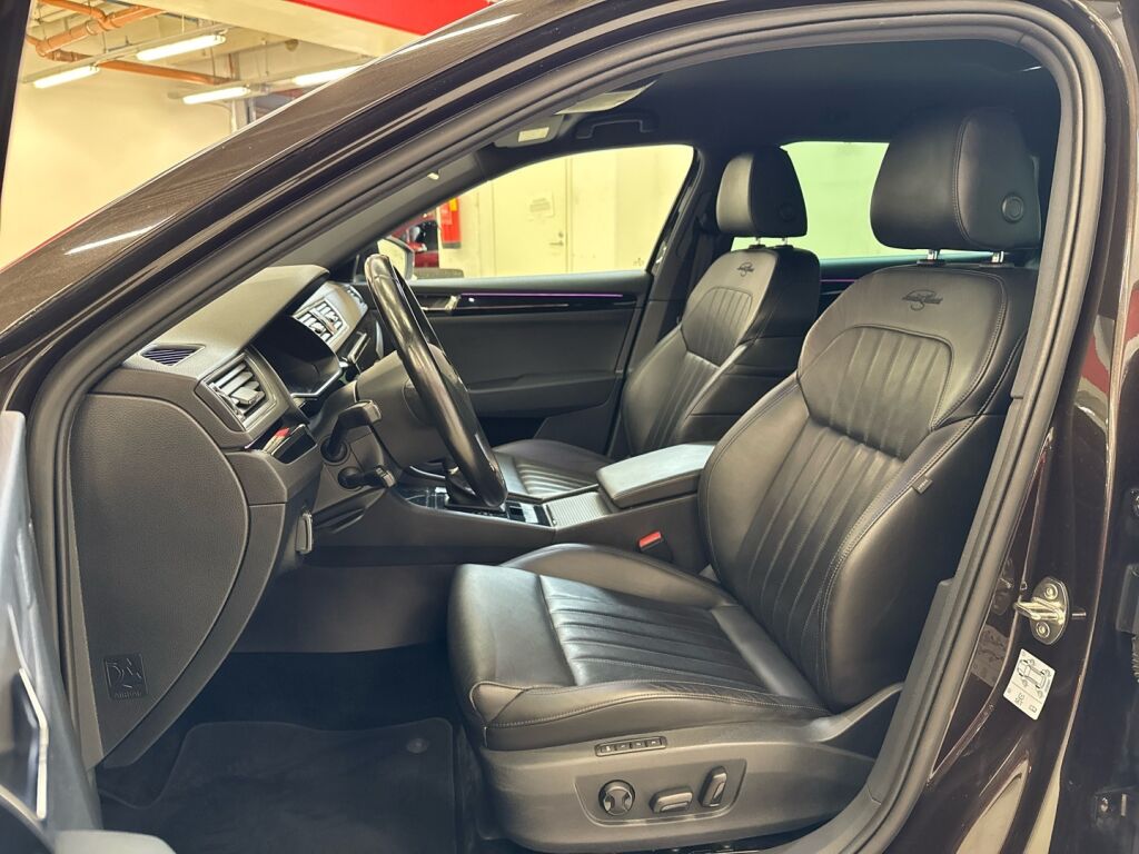 Skoda Superb 2018 Ruskea (beige)