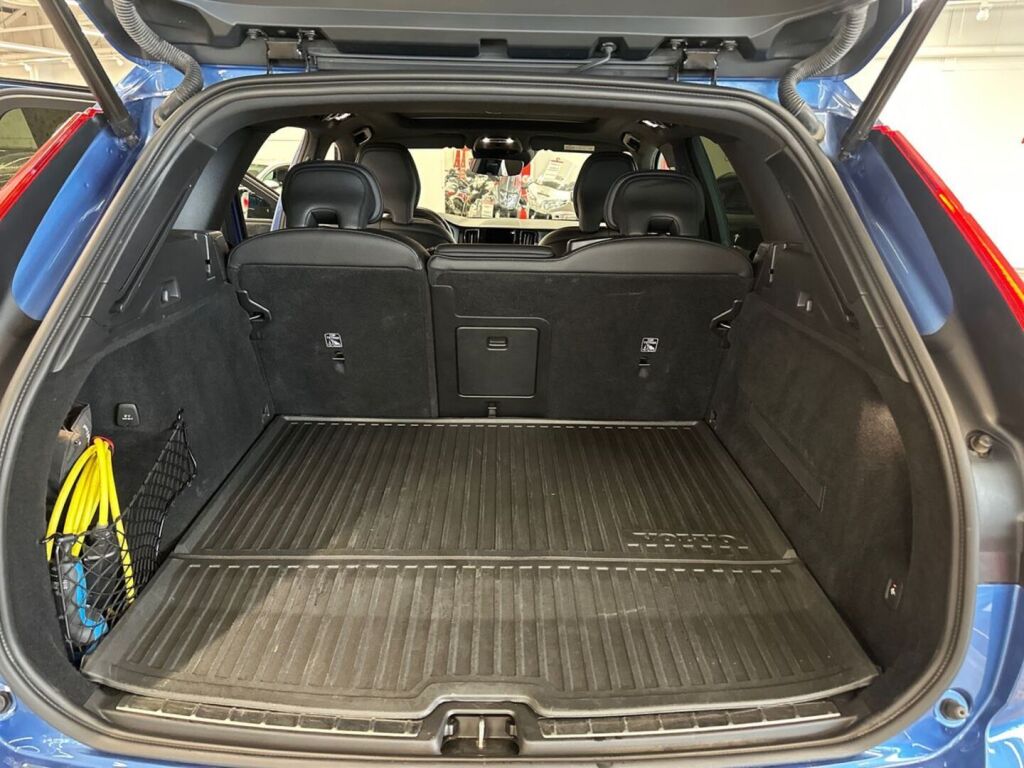 Volvo XC60 2020 Sininen