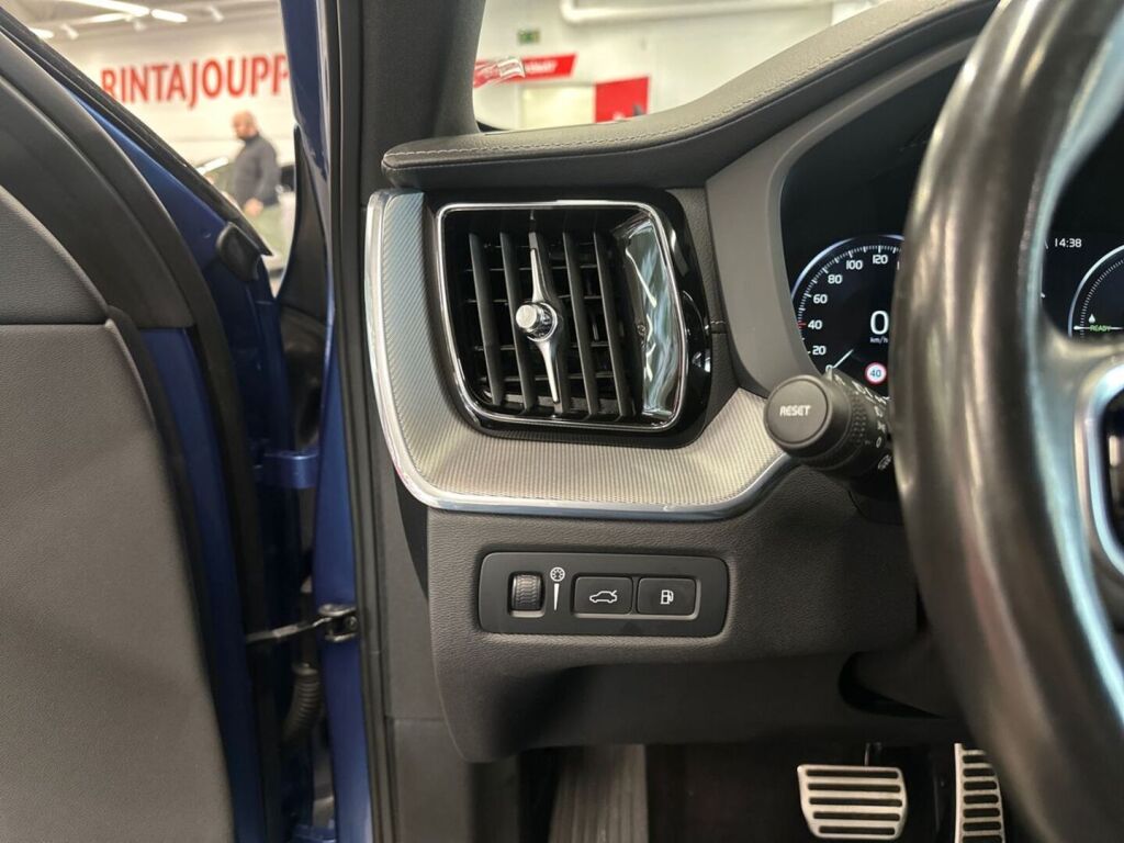 Volvo XC60 2020 Sininen