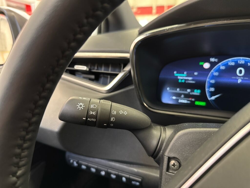 Toyota Corolla 2023 Valkoinen