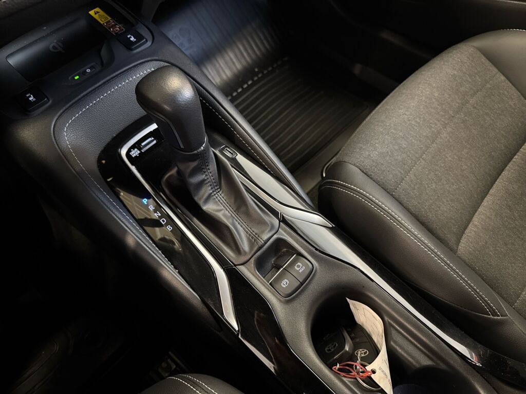 Toyota Corolla 2023 Valkoinen