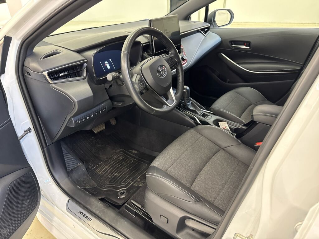 Toyota Corolla 2023 Valkoinen