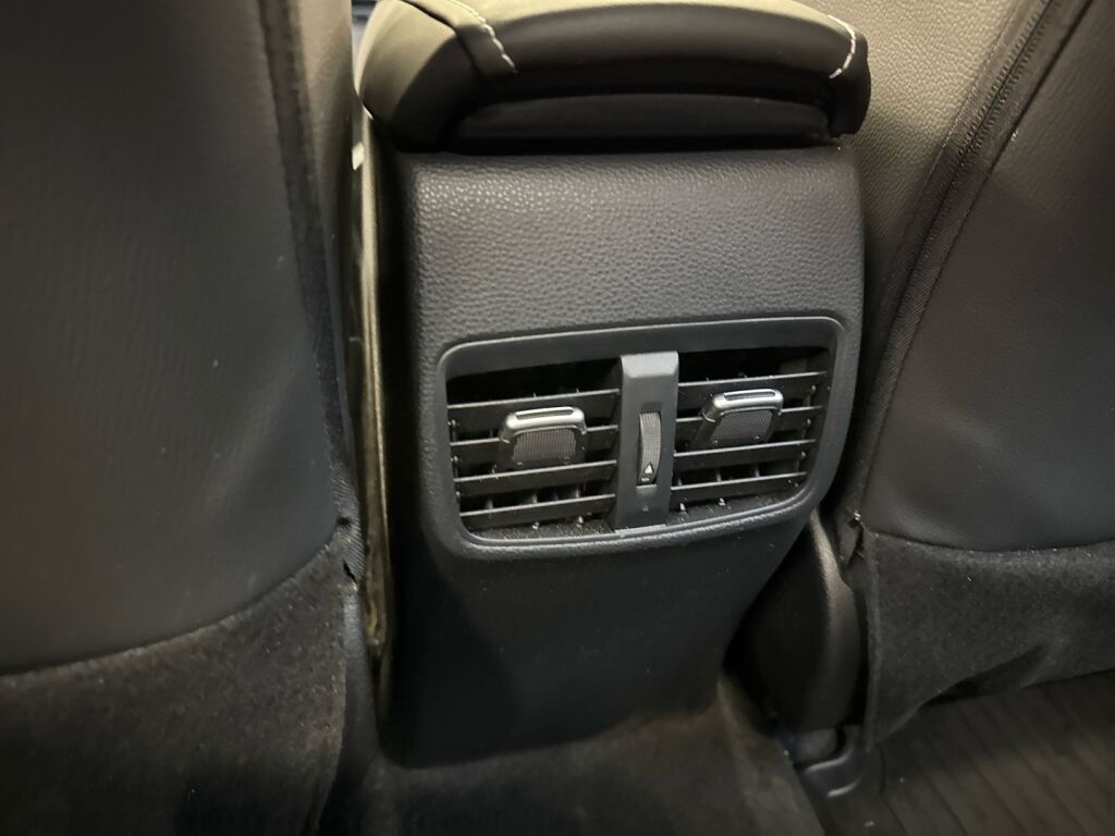 Toyota Corolla 2023 Valkoinen