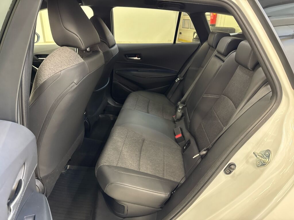 Toyota Corolla 2023 Valkoinen