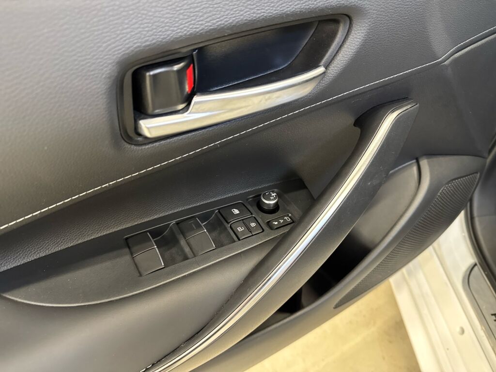 Toyota Corolla 2023 Valkoinen