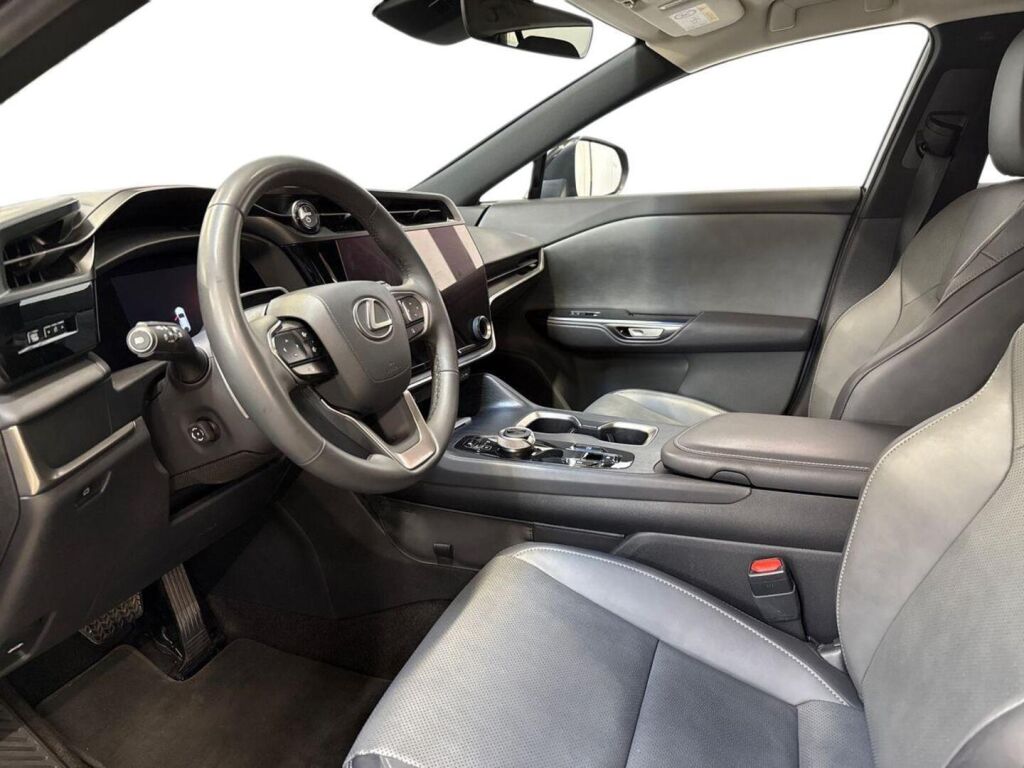 Lexus RZ 2023 Harmaa