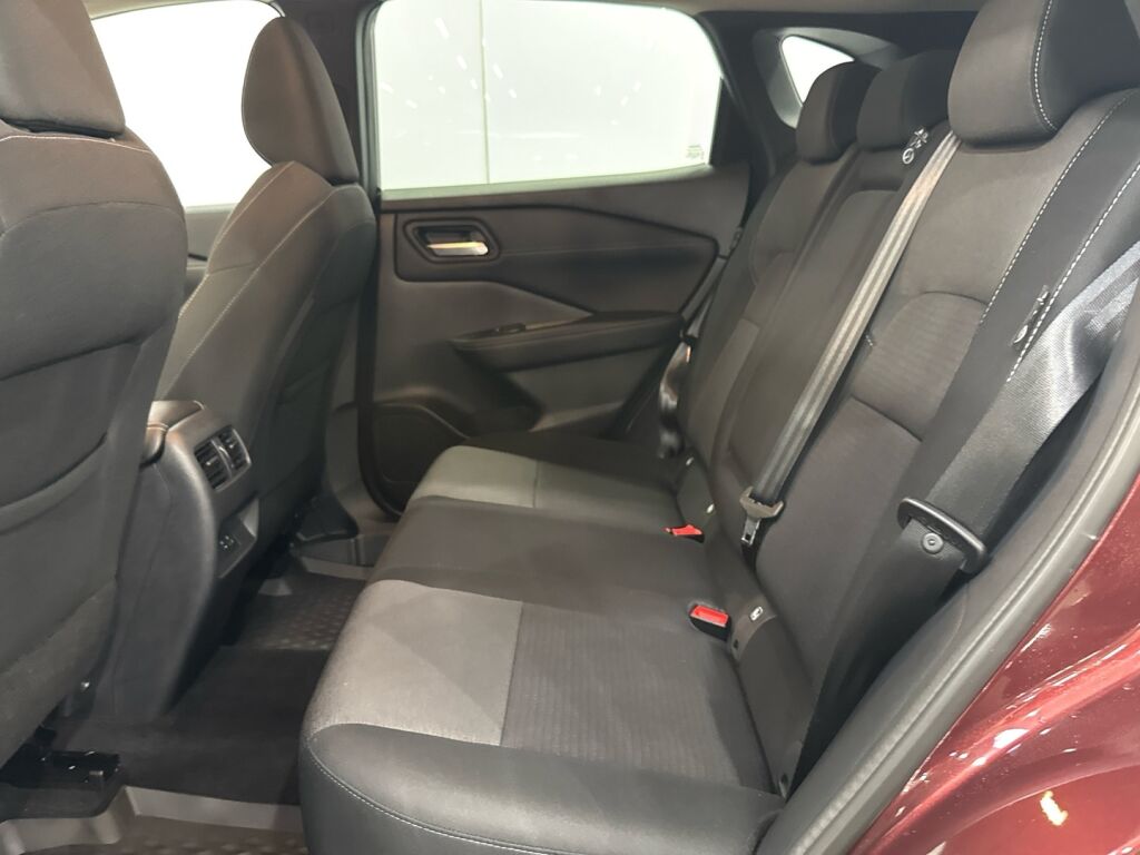 Nissan Qashqai 2023 Punainen