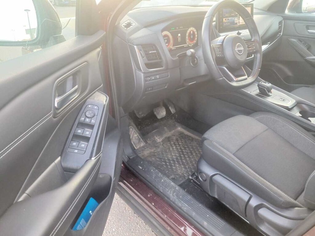 Nissan Qashqai 2023 Punainen