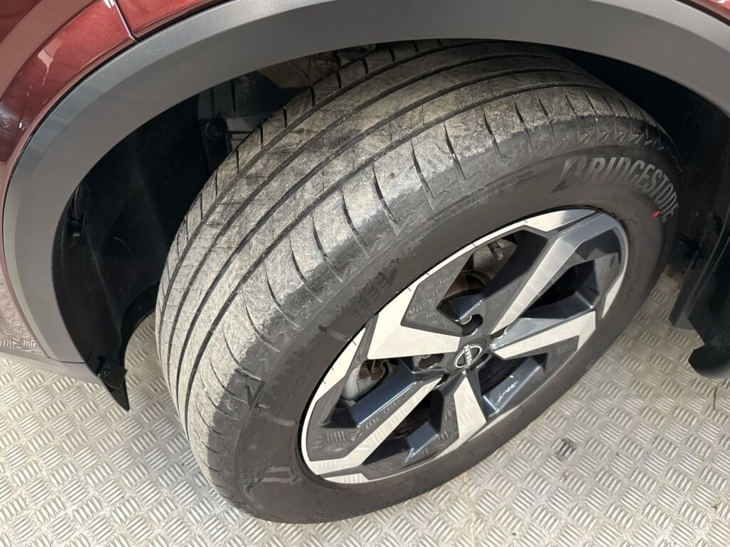 Nissan Qashqai 2023 Punainen