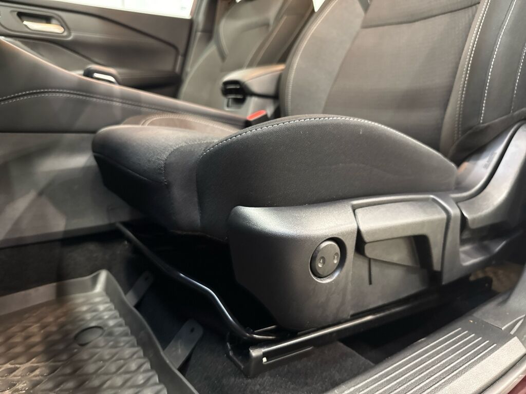 Nissan Qashqai 2023 Punainen