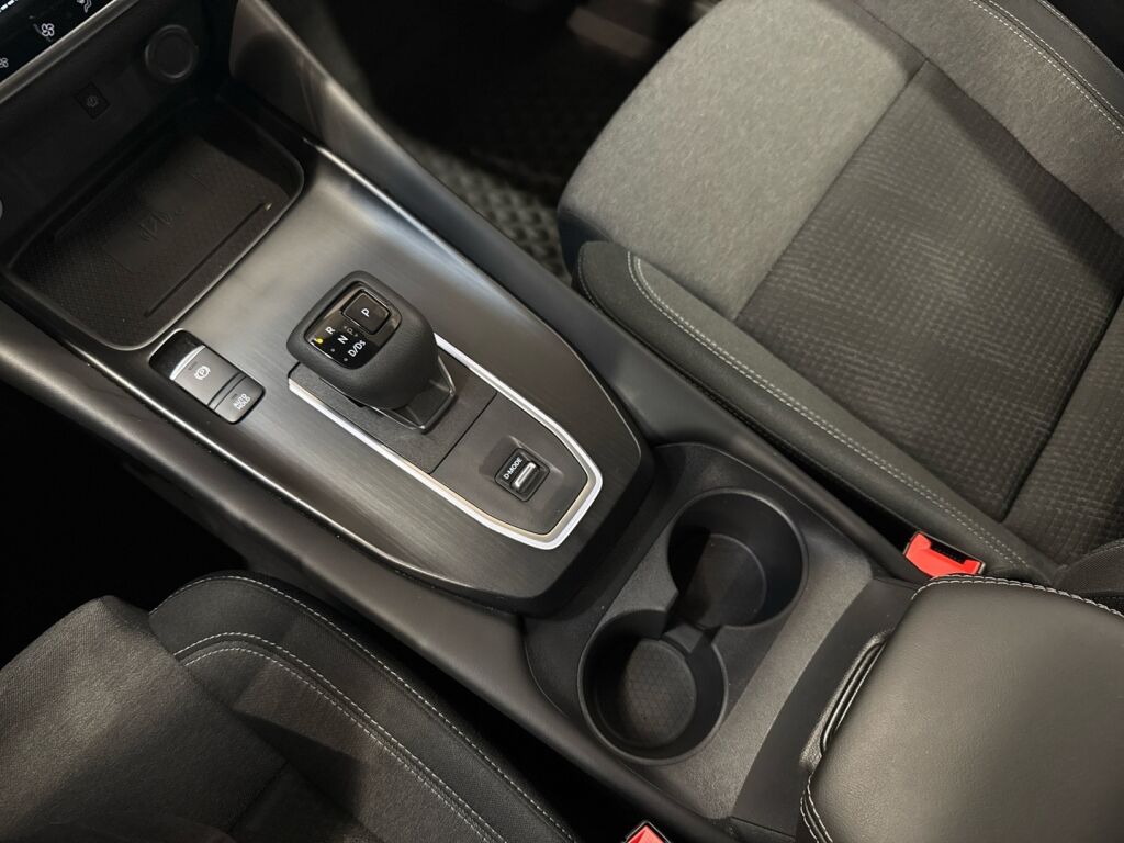 Nissan Qashqai 2023 Punainen