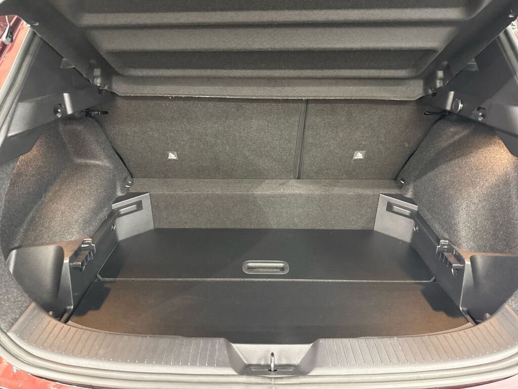 Nissan Qashqai 2023 Punainen