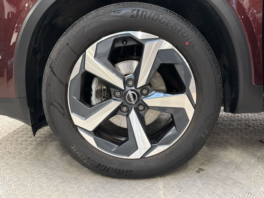 Nissan Qashqai 2023 Punainen