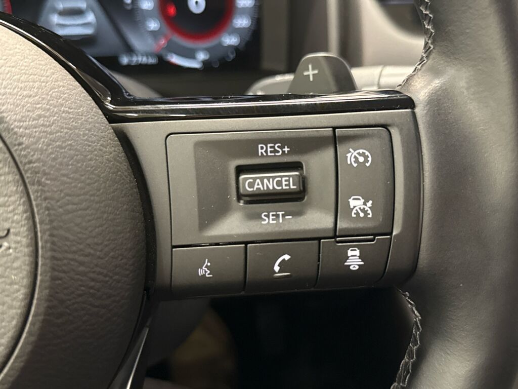 Nissan Qashqai 2023 Punainen