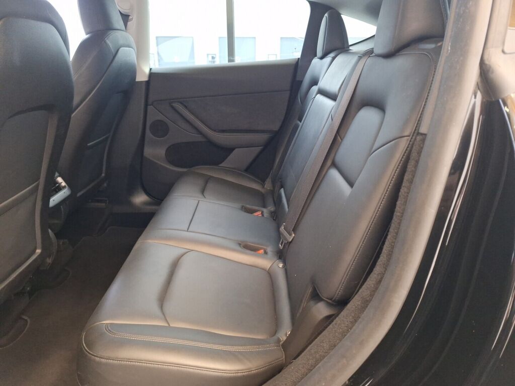 Tesla Model Y 2023 Musta