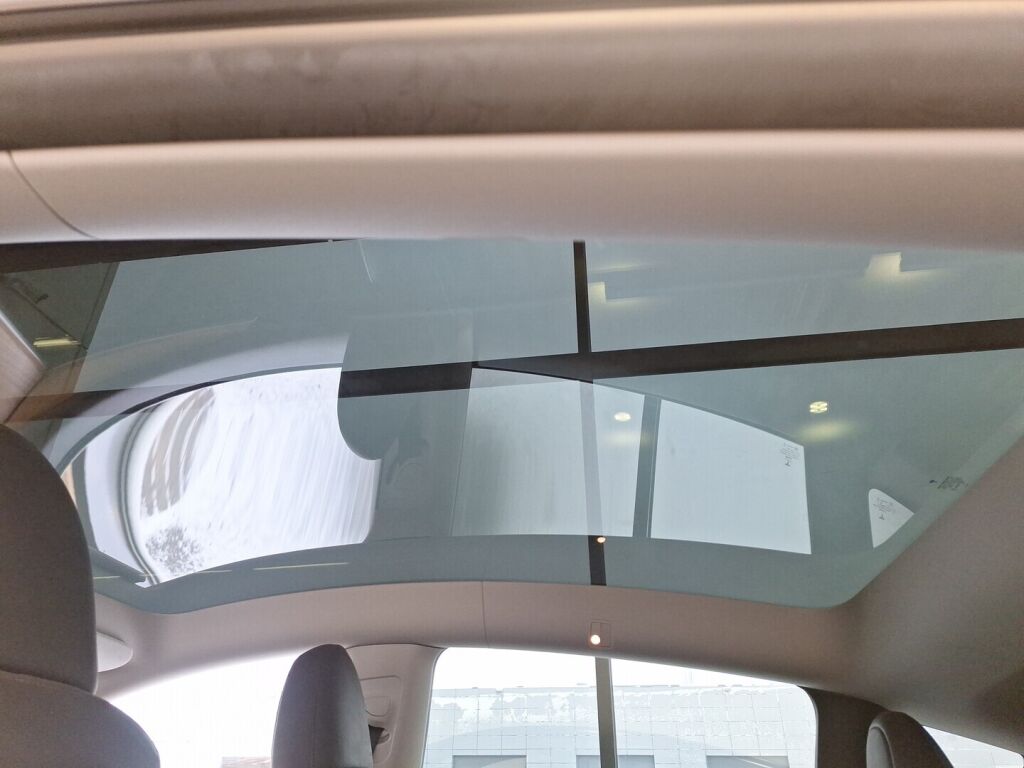 Tesla Model Y 2023 Musta