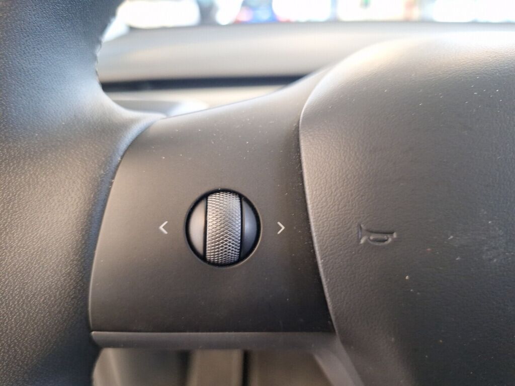 Tesla Model Y 2023 Musta