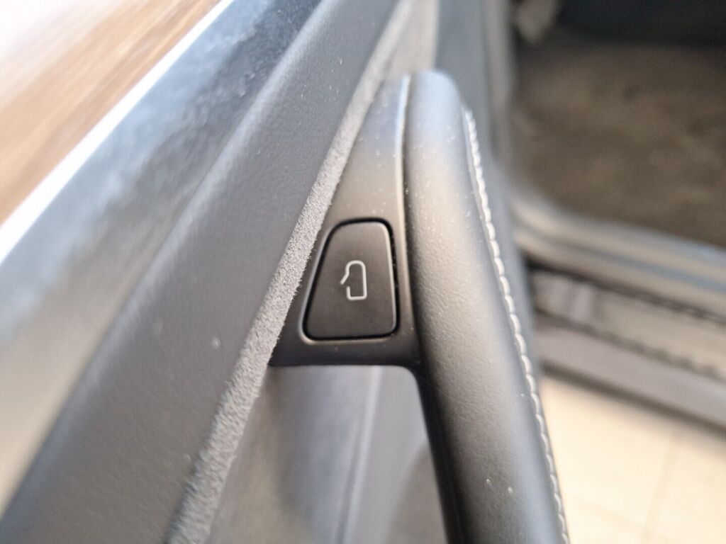 Tesla Model Y 2023 Musta