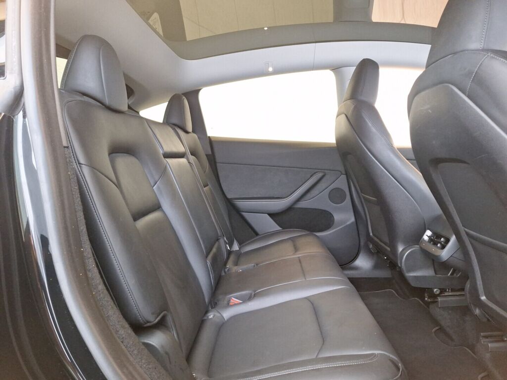 Tesla Model Y 2023 Musta