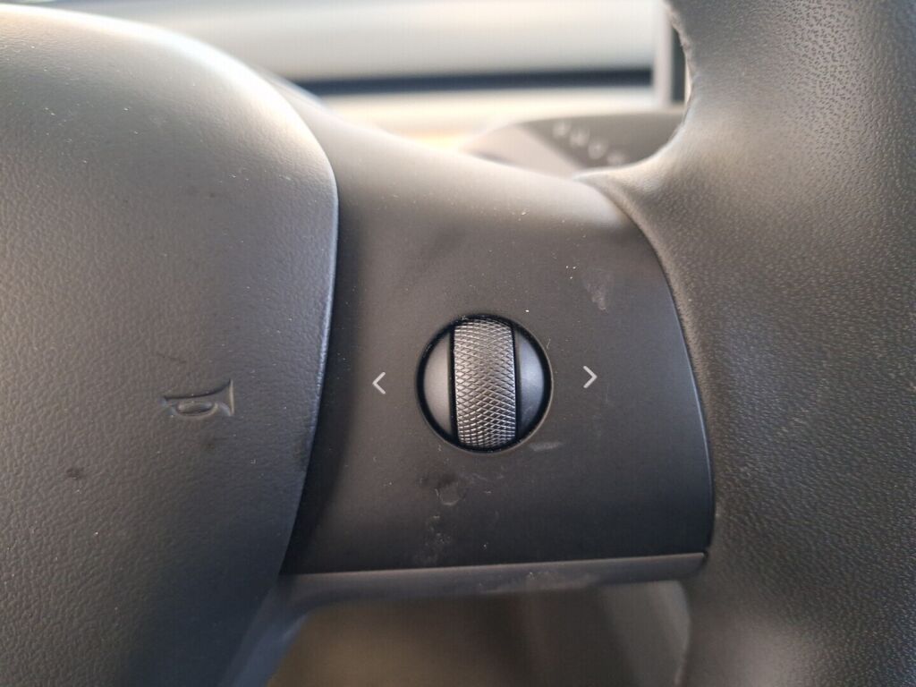 Tesla Model Y 2023 Musta