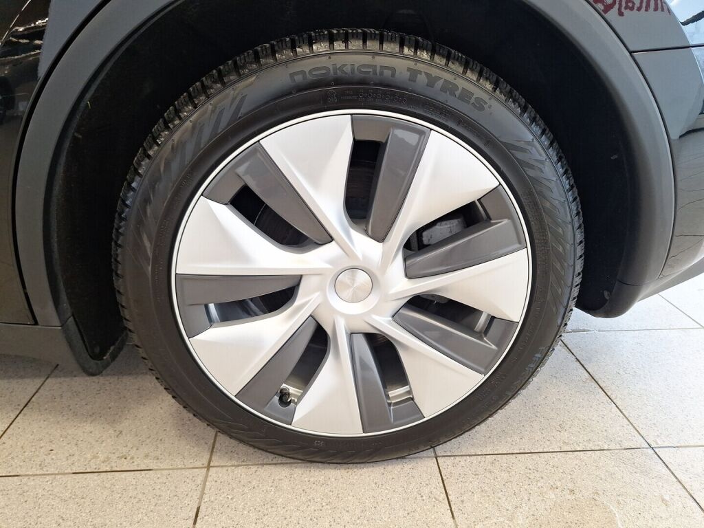 Tesla Model Y 2023 Musta
