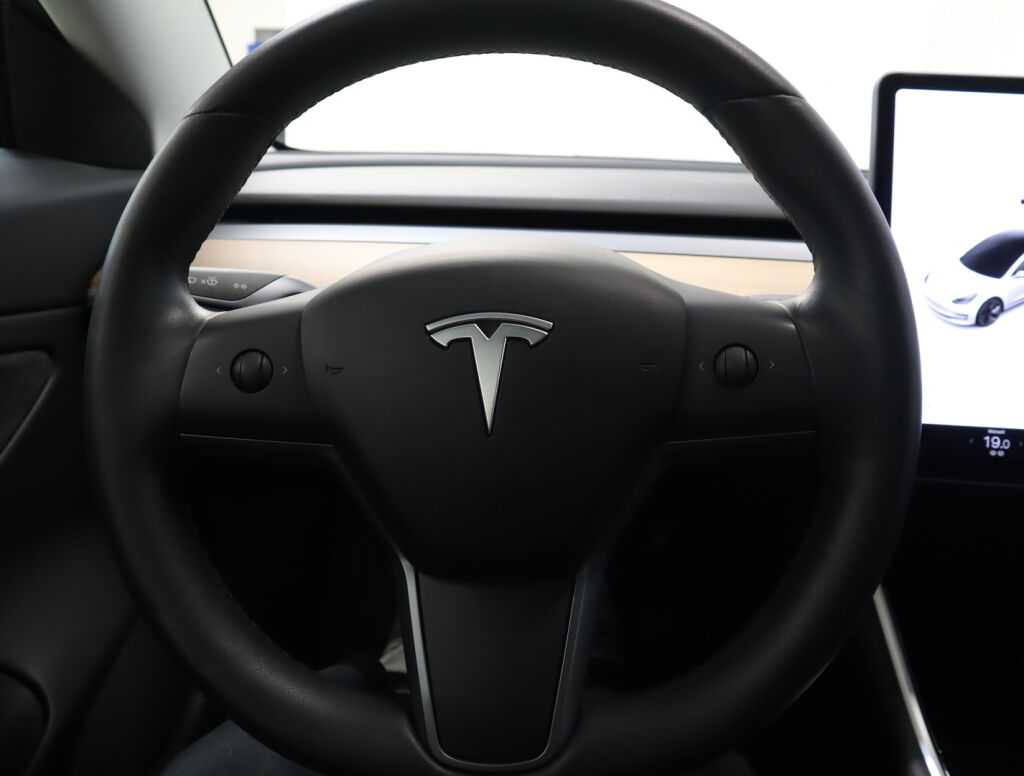 Tesla Model 3 2019 Valkoinen