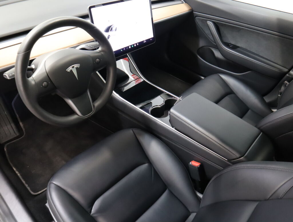 Tesla Model 3 2019 Valkoinen