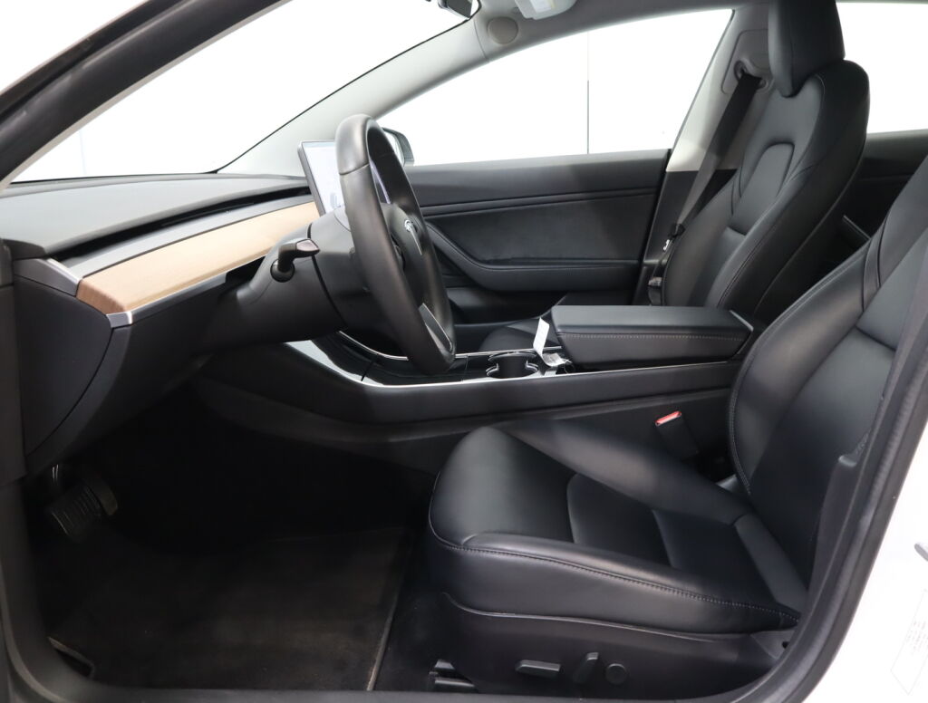 Tesla Model 3 2019 Valkoinen