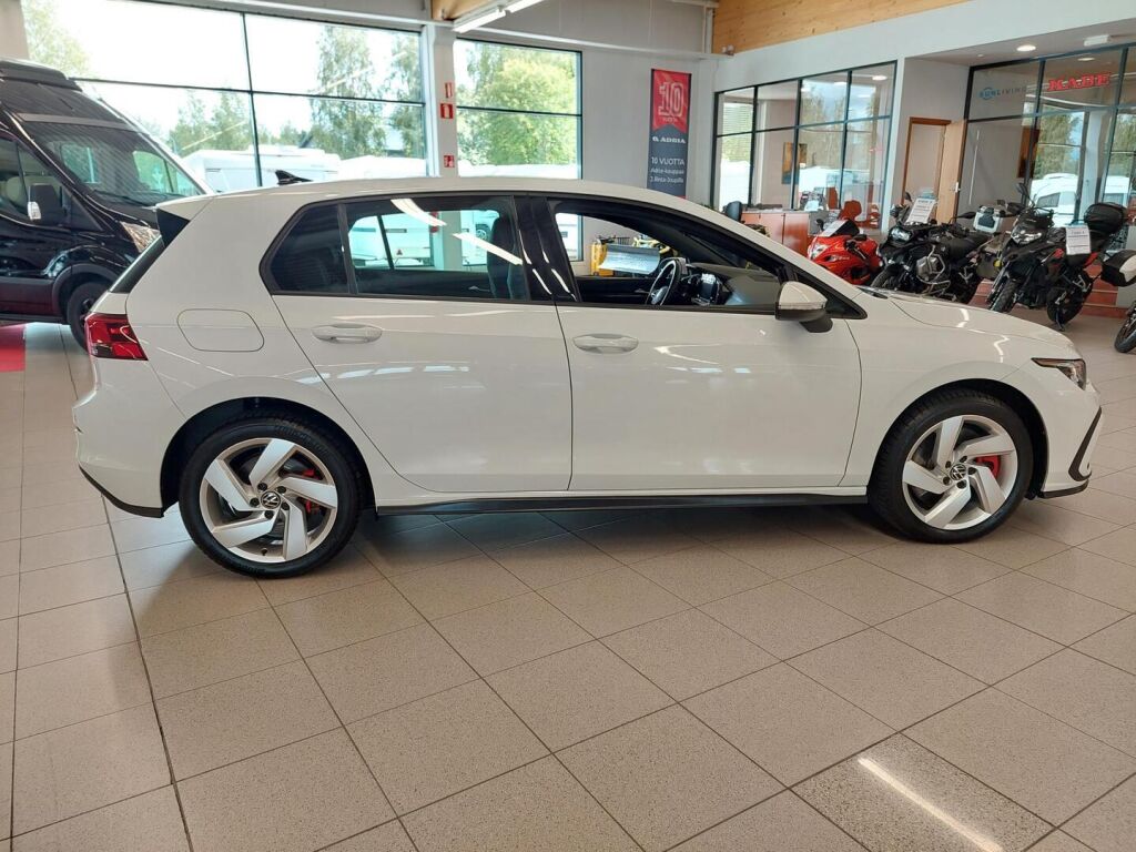 Volkswagen Golf 2021 Valkoinen