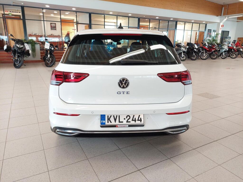 Volkswagen Golf 2021 Valkoinen