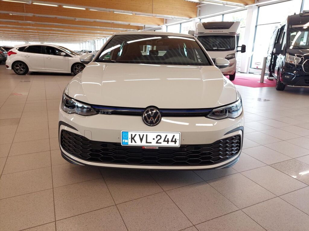 Volkswagen Golf 2021 Valkoinen