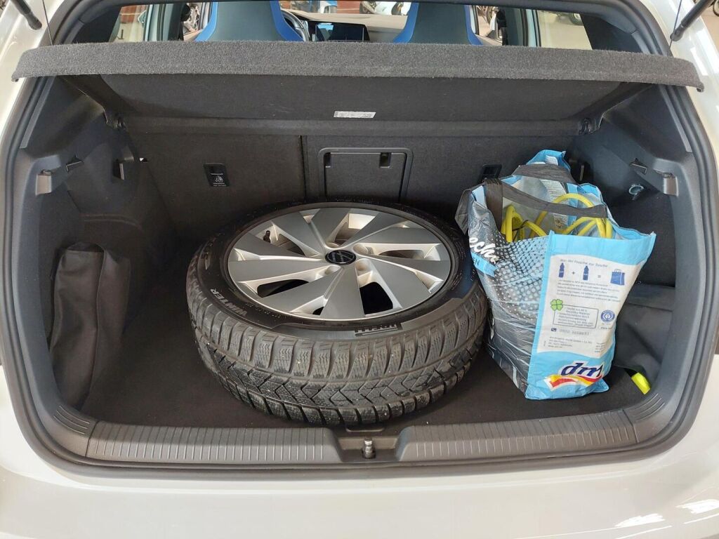 Volkswagen Golf 2021 Valkoinen