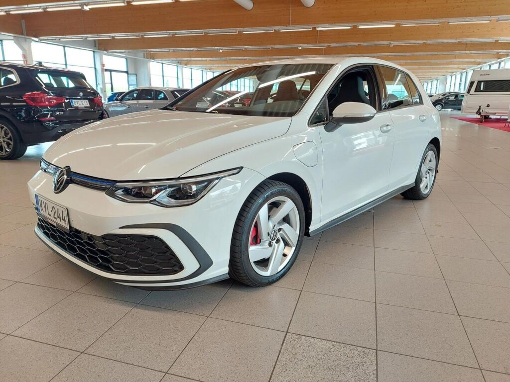 Volkswagen Golf 2021 Valkoinen
