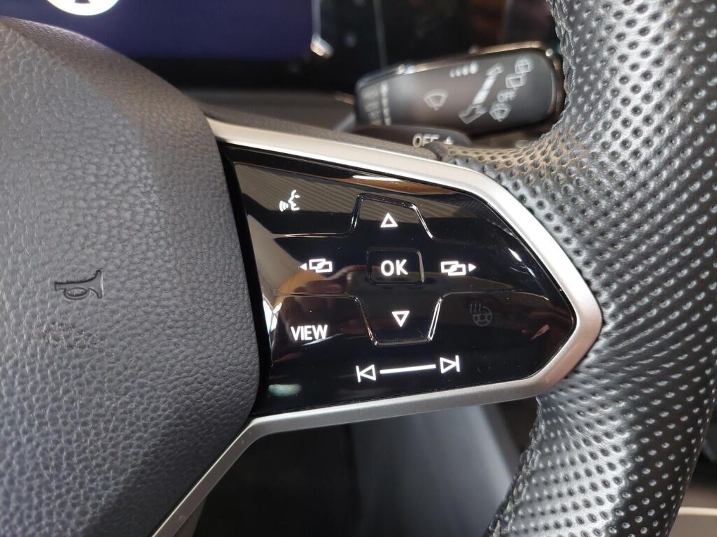 Volkswagen Golf 2021 Valkoinen