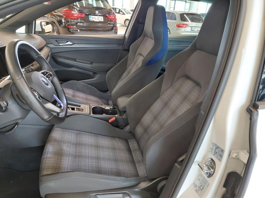 Volkswagen Golf 2021 Valkoinen