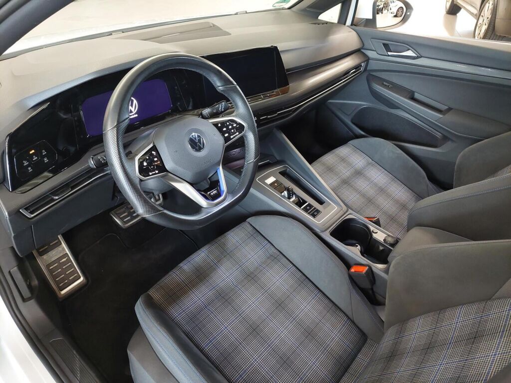 Volkswagen Golf 2021 Valkoinen