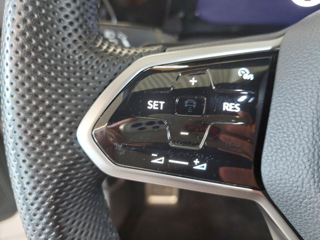 Volkswagen Golf 2021 Valkoinen