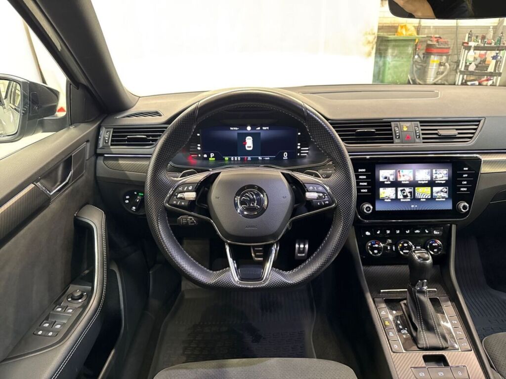 Skoda Superb 2023 Harmaa