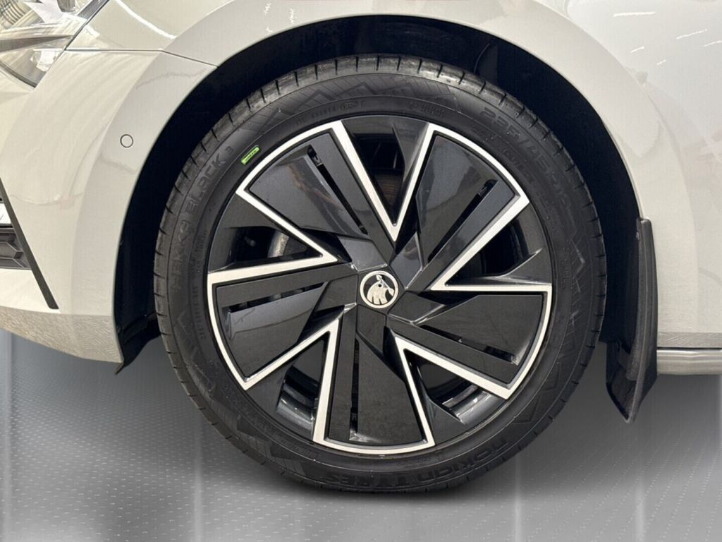 Skoda Superb 2023 Harmaa