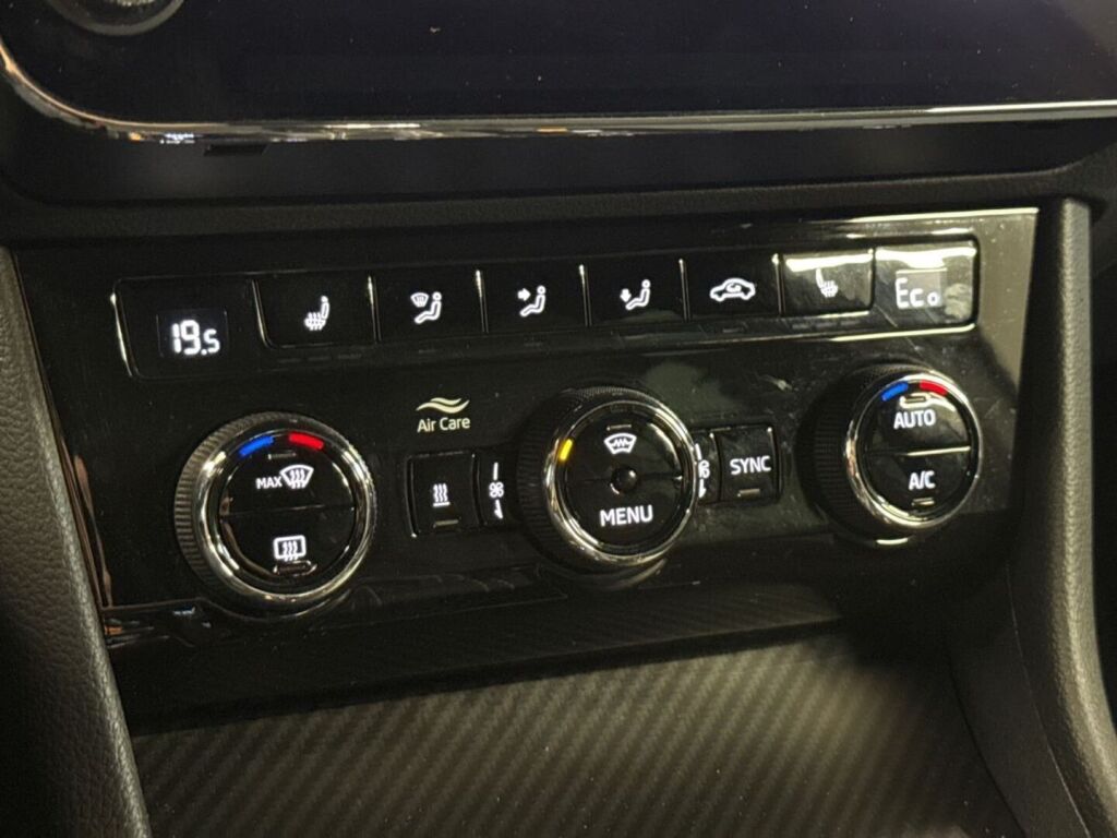 Skoda Superb 2023 Harmaa