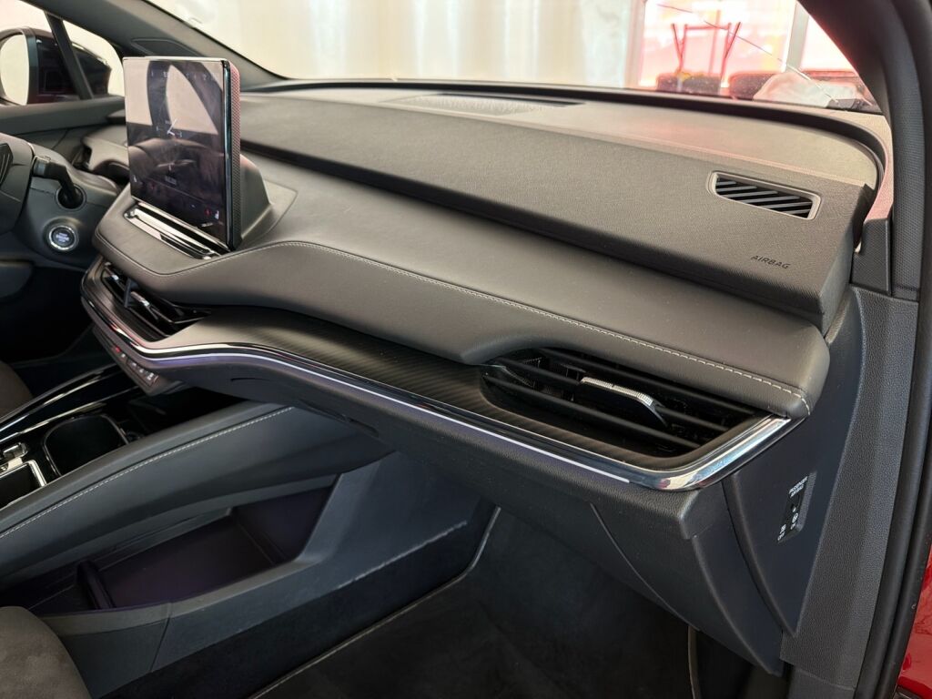 Skoda Enyaq 2023 Punainen