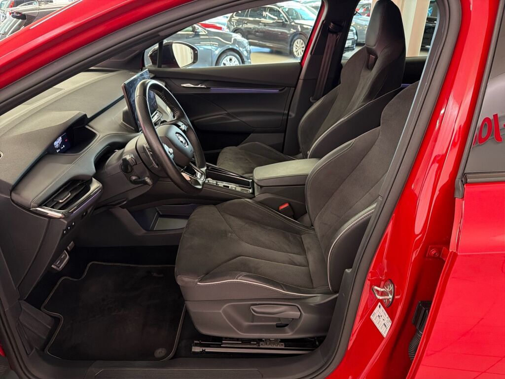 Skoda Enyaq 2023 Punainen