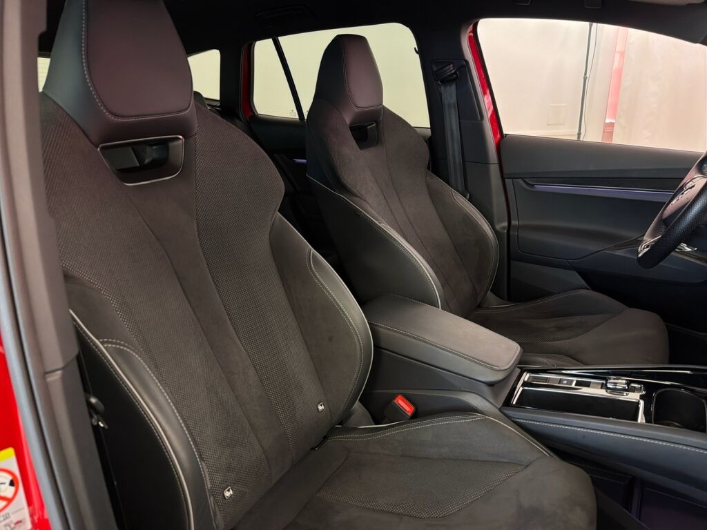 Skoda Enyaq 2023 Punainen