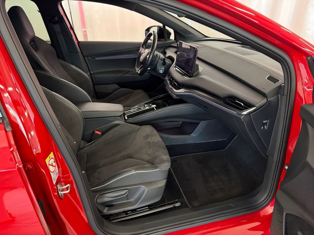Skoda Enyaq 2023 Punainen
