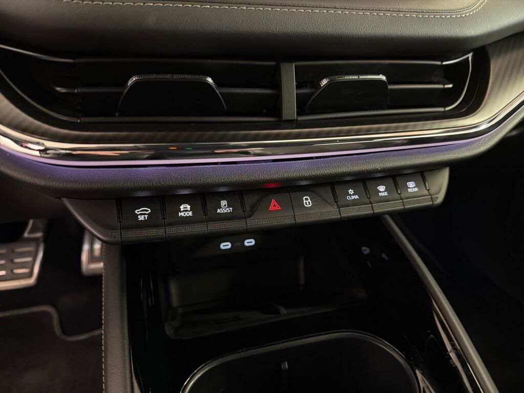 Skoda Enyaq 2023 Punainen