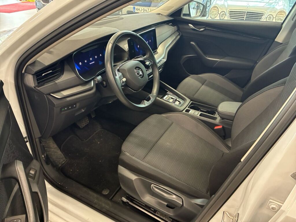 Skoda Octavia 2024 Valkoinen