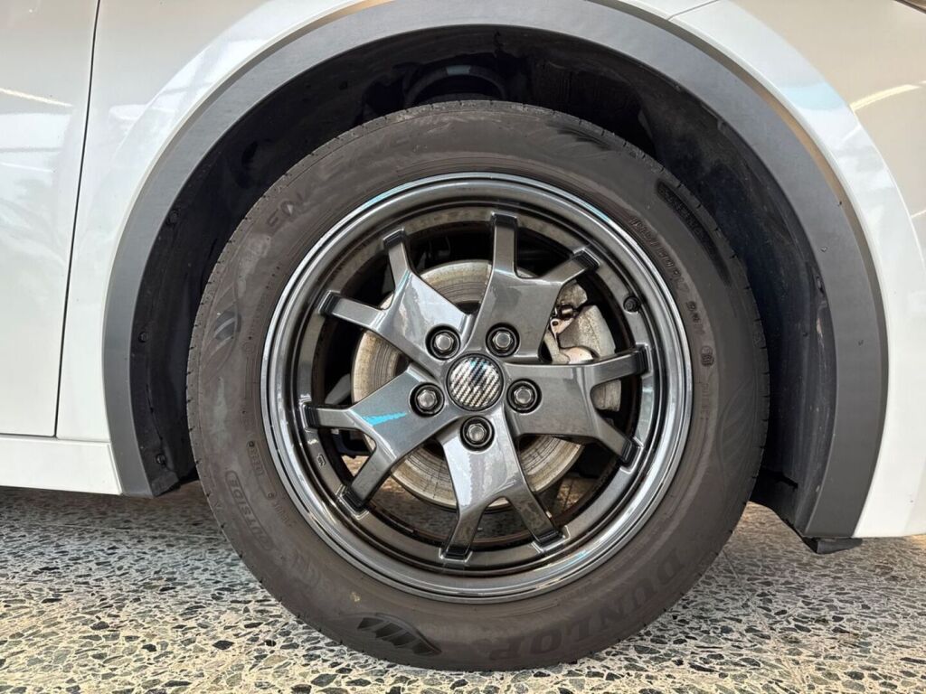 Toyota Prius Plug-in 2023 Valkoinen