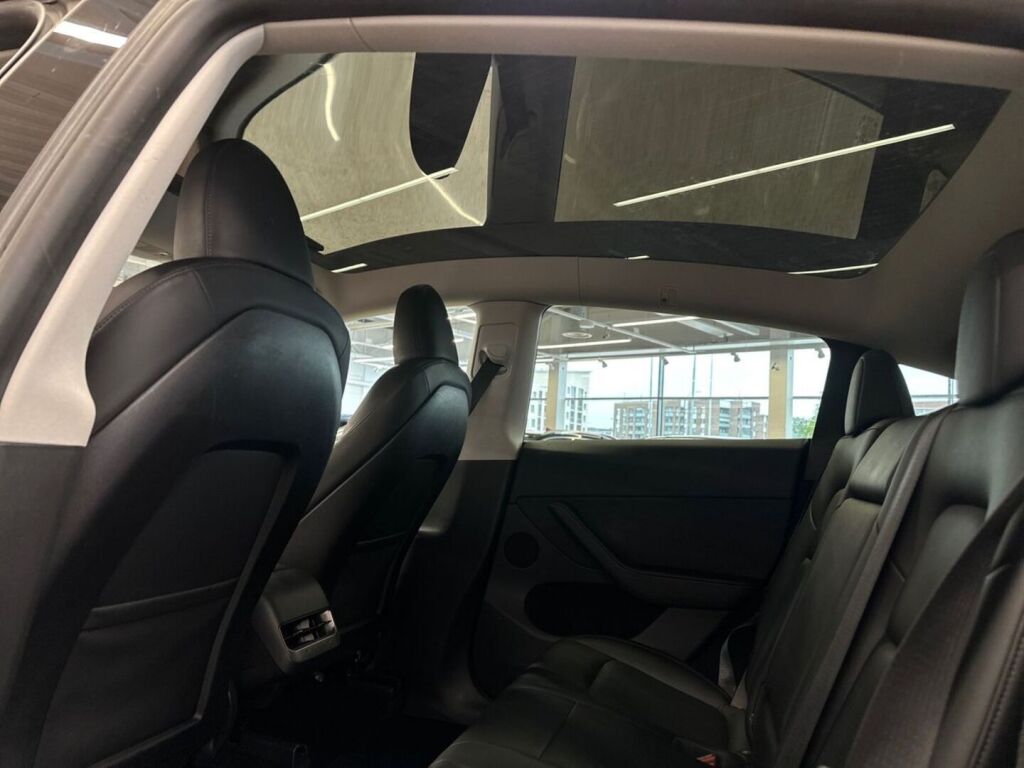 Tesla Model Y 2023 Musta